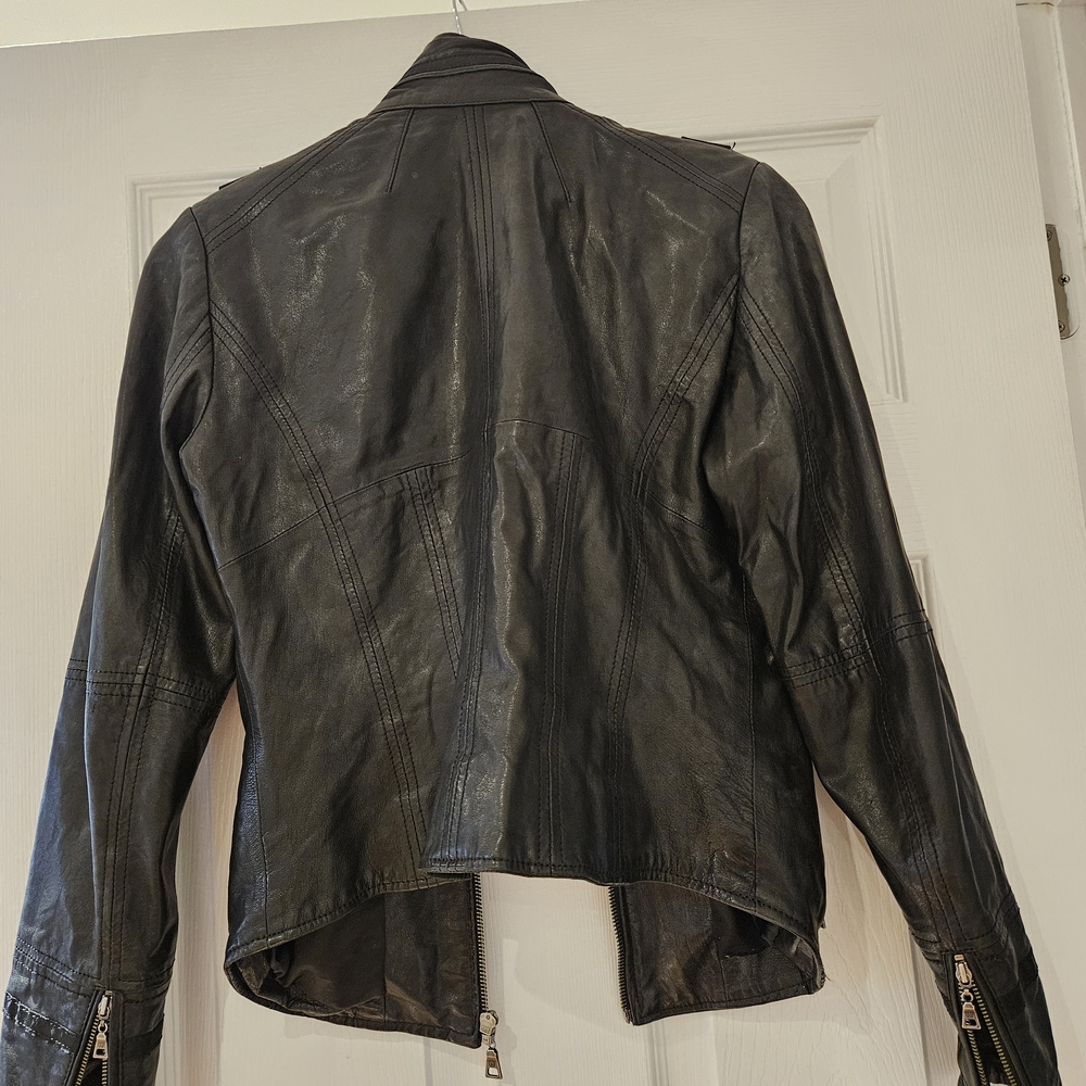 Danier Women's Classic Black Leather Jacket